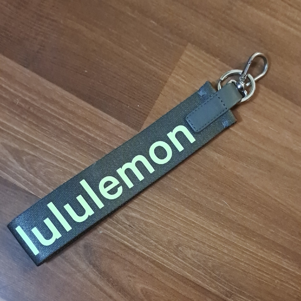 lululemon athletica Olive and Lime Key Holder
